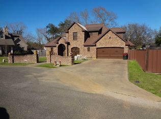 5420 Lana Ln, Groves, TX 77619