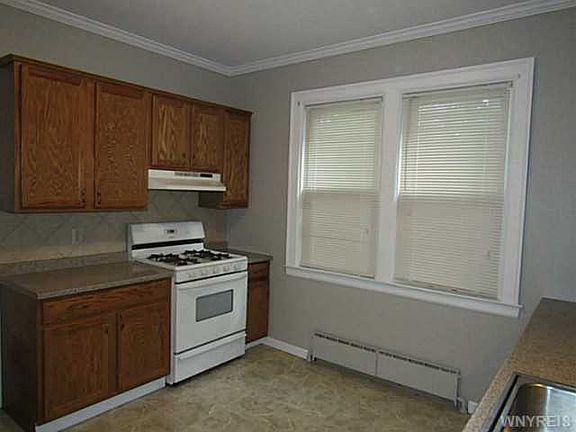 3rd image of 375 Crescent Ave