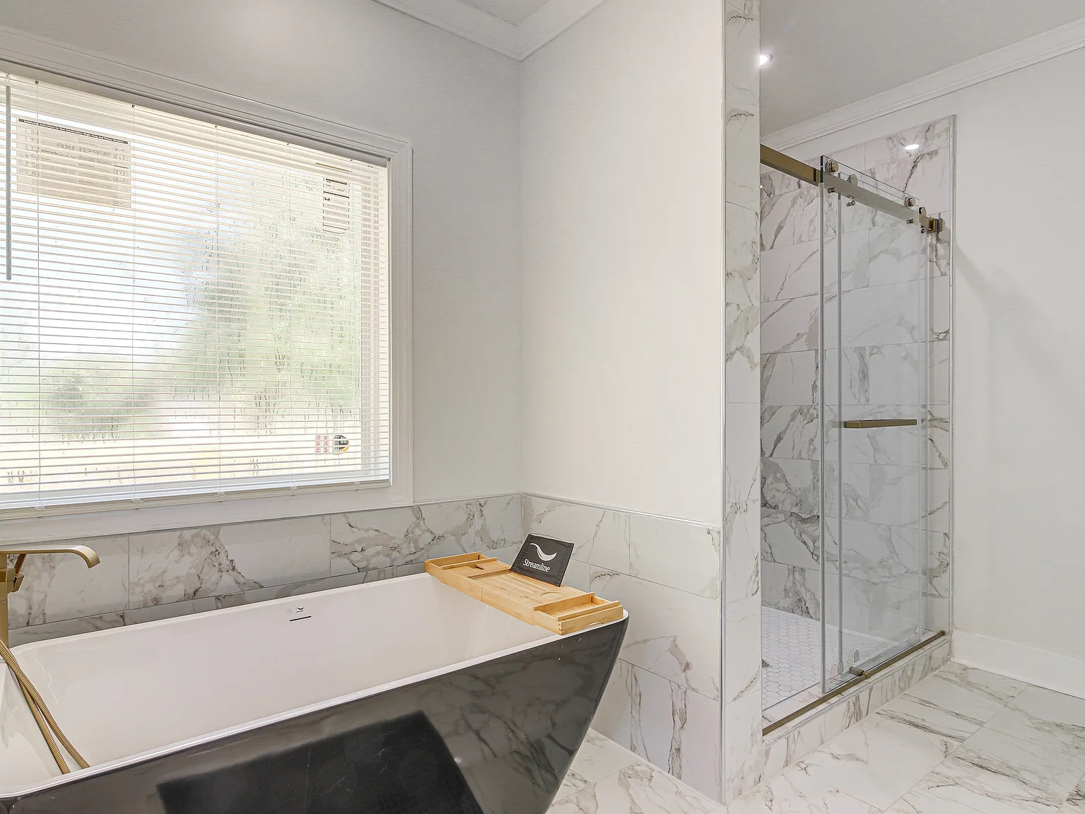 4 bed, 2.5 bath, 1800 sqft, $4,000 — Photo 3