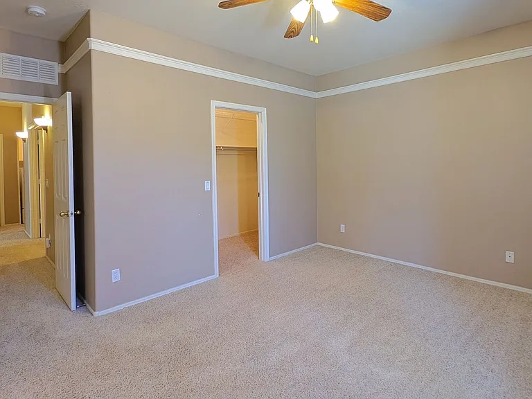 4236 E Oxford Ln — Photo 17