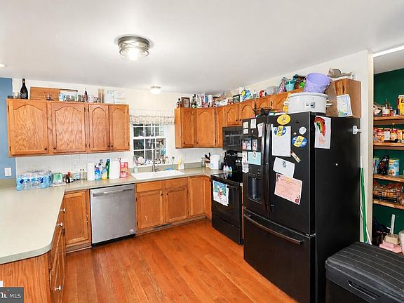 4th image of 906 Mud Mill Rd