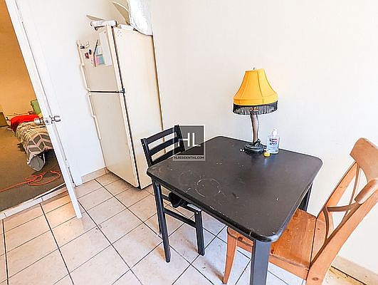 4th image of 279 Driggs Ave #4