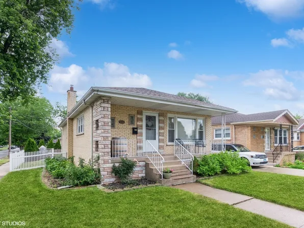 9758 S California Ave, Evergreen Park, IL 60805