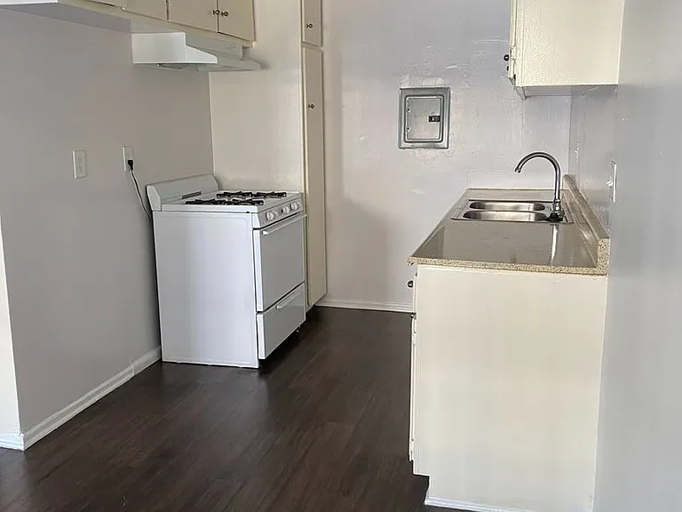 15537 Nordhoff St — Photo 27