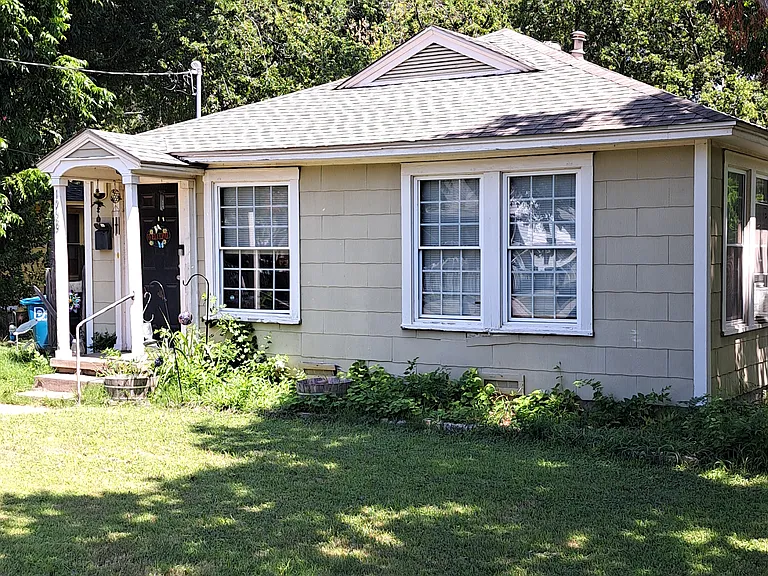 1908 Houston Pl — Photo 1