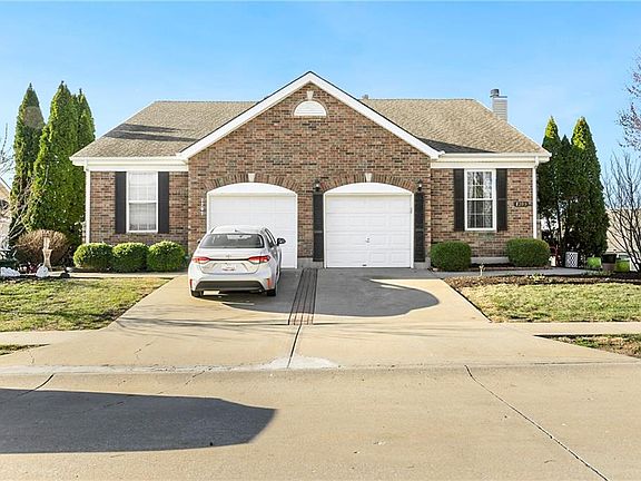 3rd image of 1209 SW Wysteria Dr