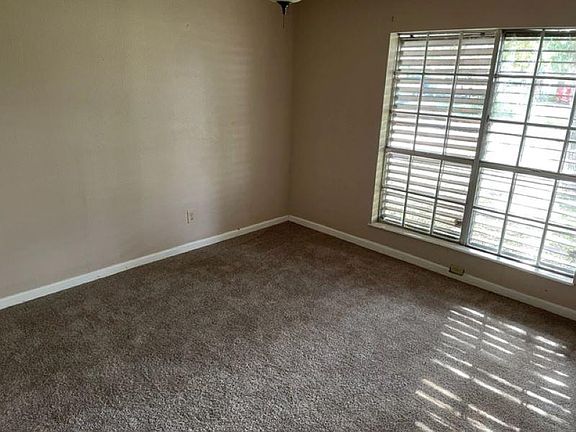 3rd image of 10958 Gates Ln