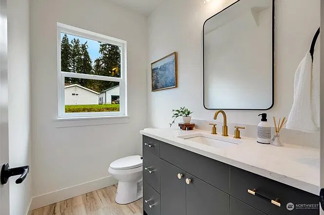 4 bed, 2.5 bath, 2150 sqft, $4,495 — Photo 2