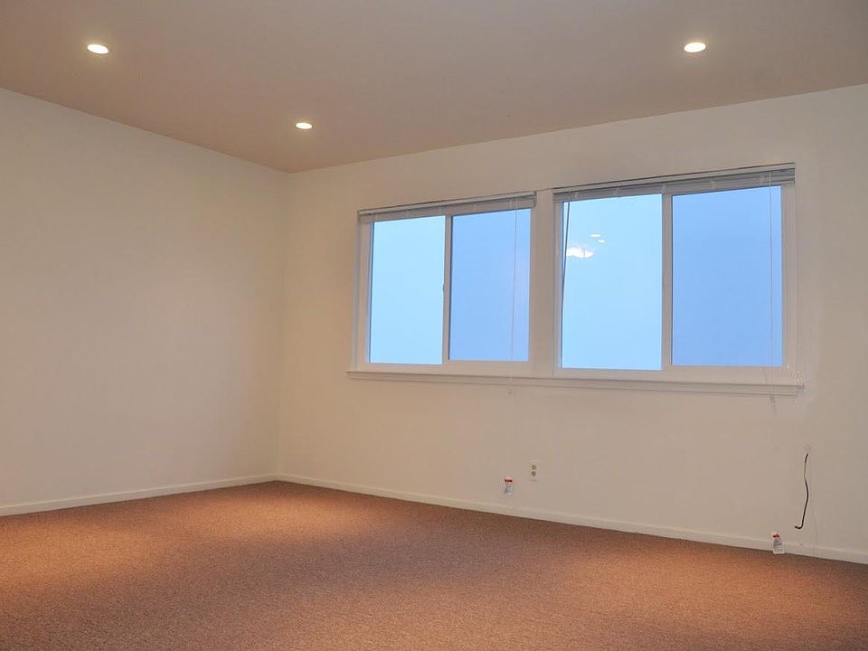 1st image of 76 Lausanne Ave APT 3