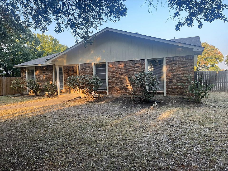 1st image of 3912 Villa Downs Dr