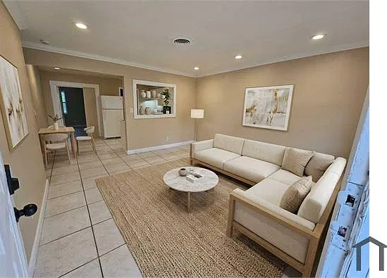 3 bed, $3,270 — Photo 1