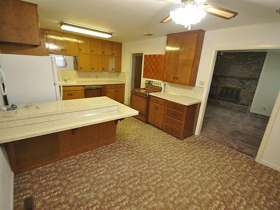 5th image of 605 W Christopher Dr