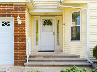 31 Portsmouth Drive, Toms River, NJ 08757