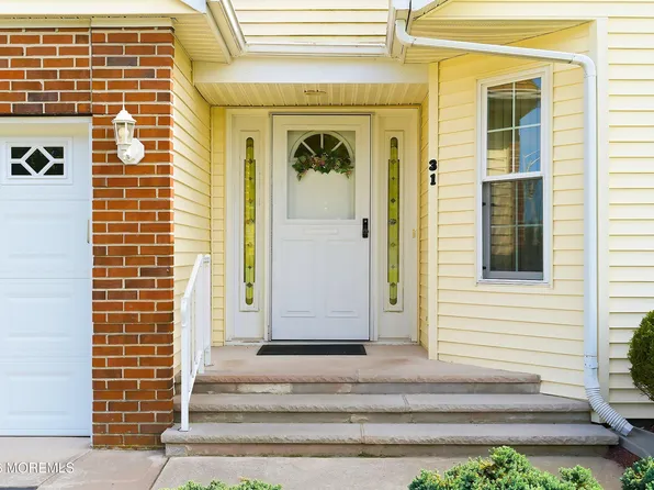 31 Portsmouth Drive, Toms River, NJ 08757