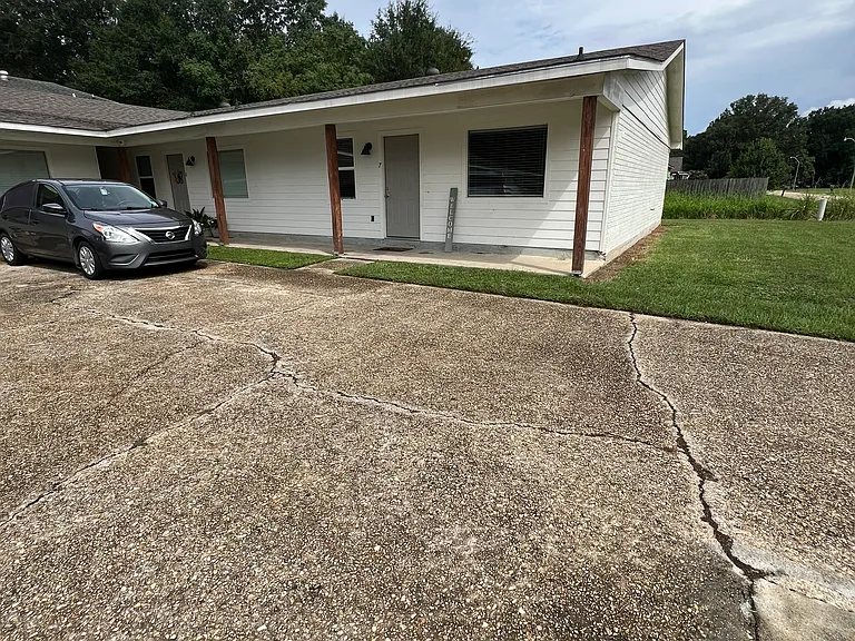 505 Carrie Dr — Photo 5
