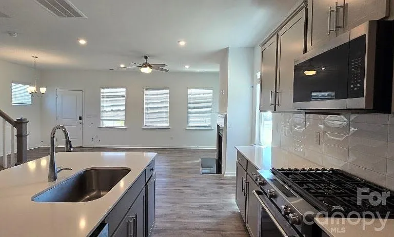13033 Garren View Ln — Photo 2