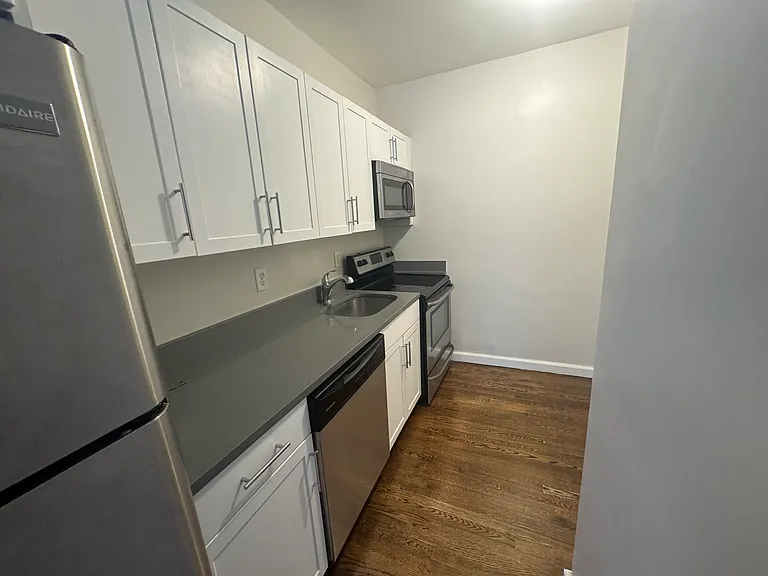 45 Carlton St #9 — Photo 5