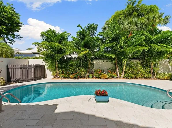805 Sand Pointe DR #4, NAPLES, FL 34108