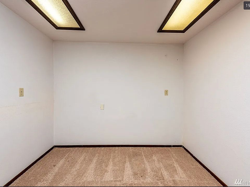 1st image of 16902 NE 88th St #1