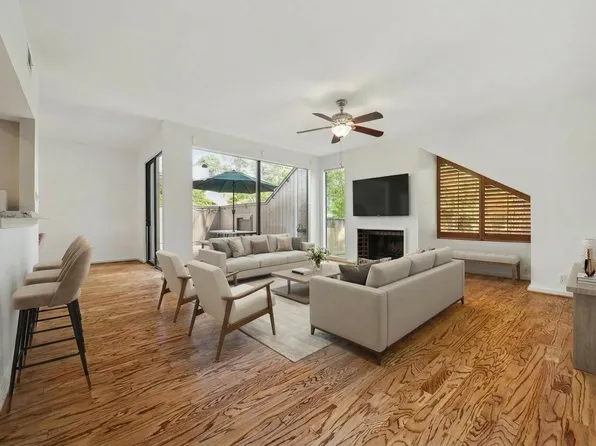 318 Litchfield Ln, Houston, TX 77024