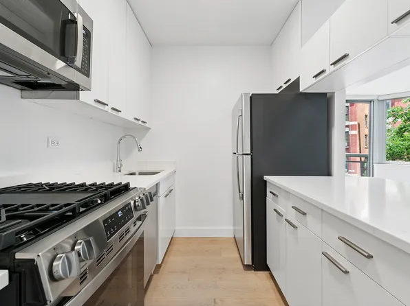 500 West 43rd Street image 3 of 10