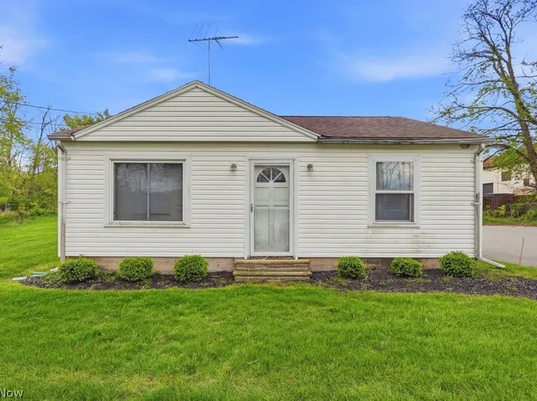 39 Castle Dr, Munroe Falls, OH 44262