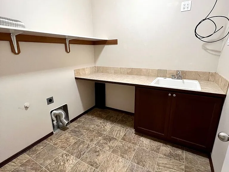 7704 W Washington Ave — Photo 35