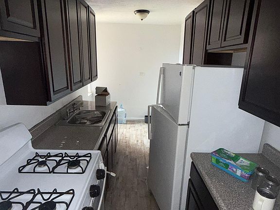 3rd image of 140-55 Burden Cres APT 3D