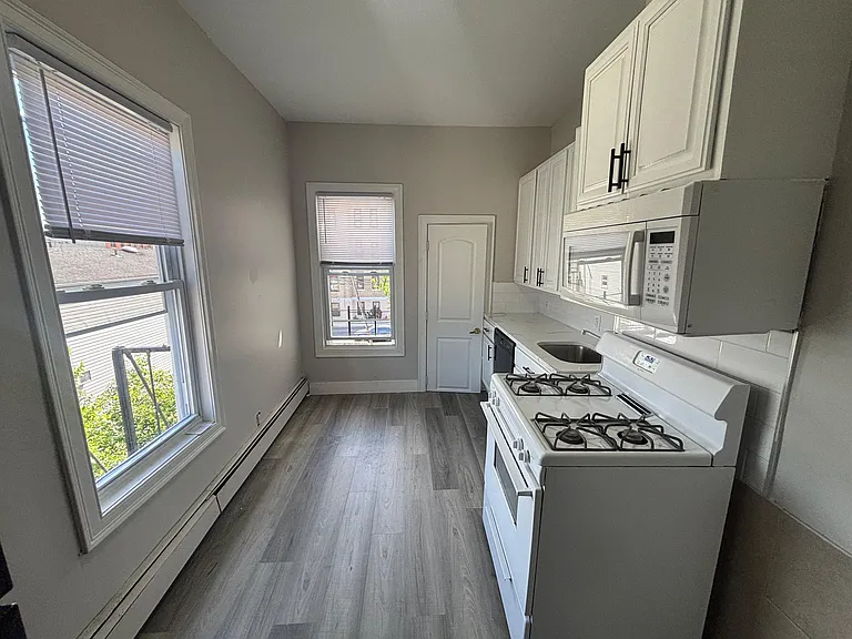95 Beacon Ave #9E — Photo 3