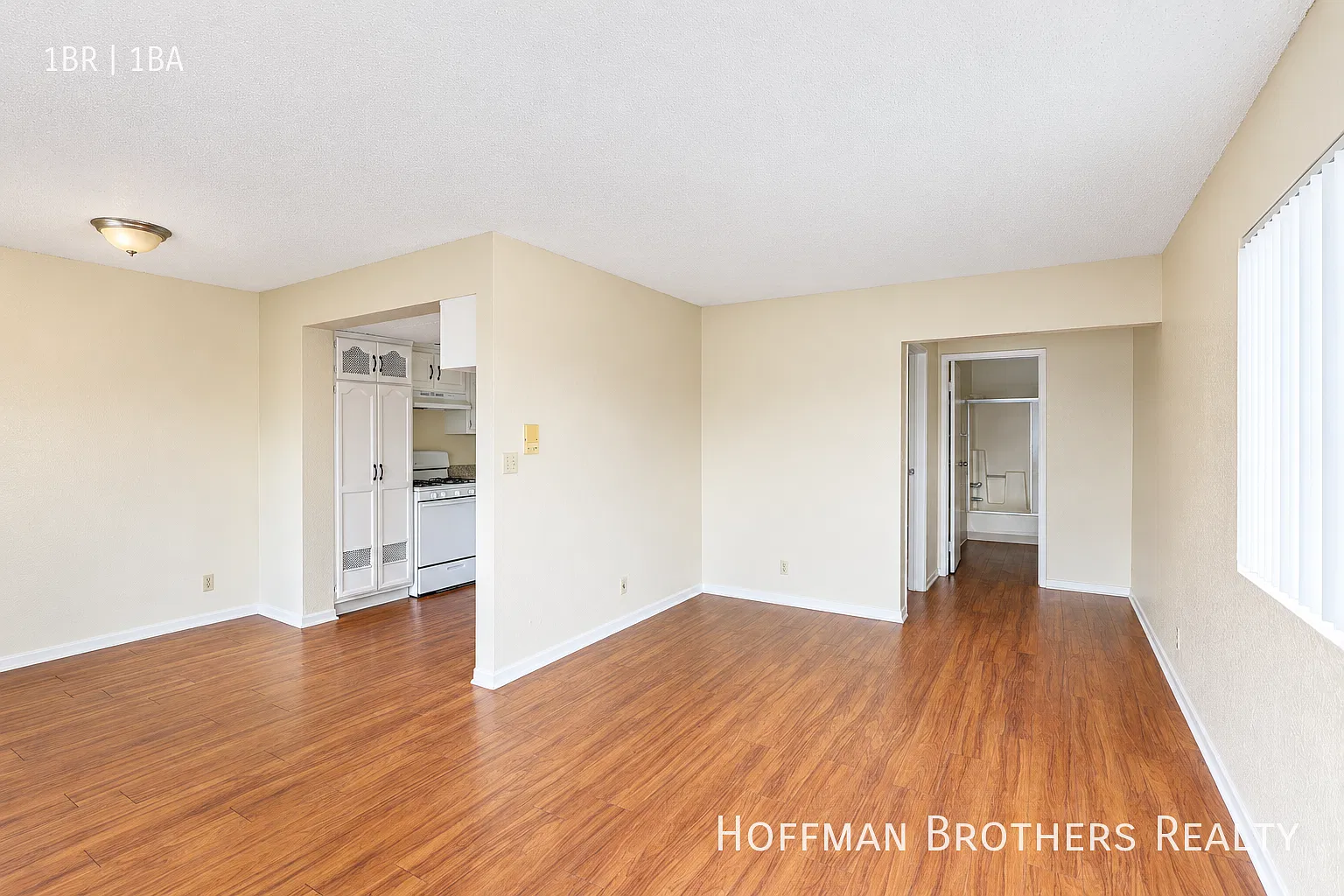 **1 Month Free**Updated 1 Bedroom with Parking, Granite Counters and On-Site Laundry! Gated North... — Photo 1