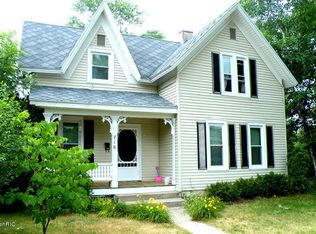 716 N Monroe St, Lowell, MI 49331