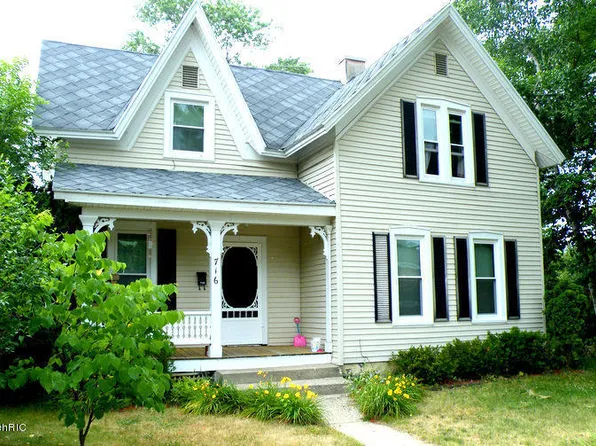 716 N Monroe St, Lowell, MI 49331