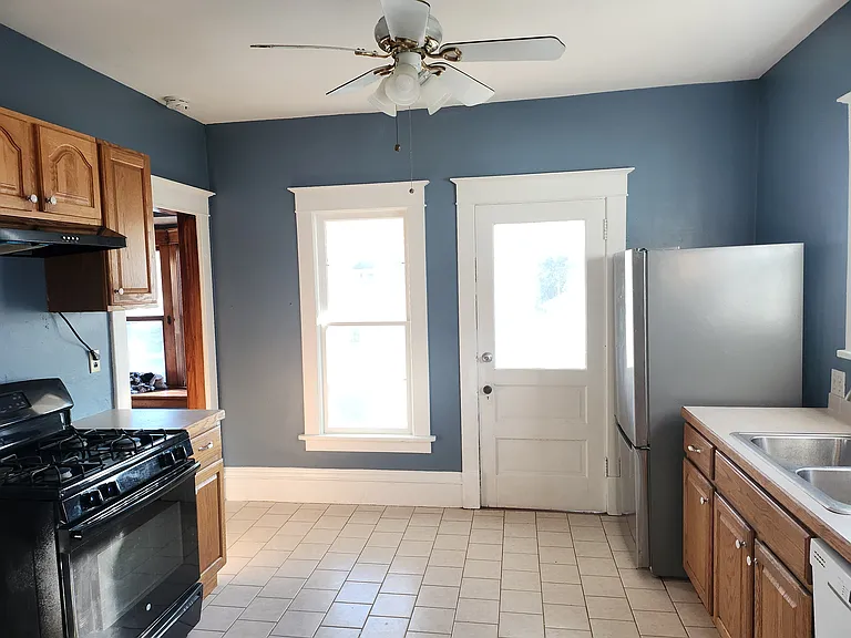 828 S Church St — Photo 11