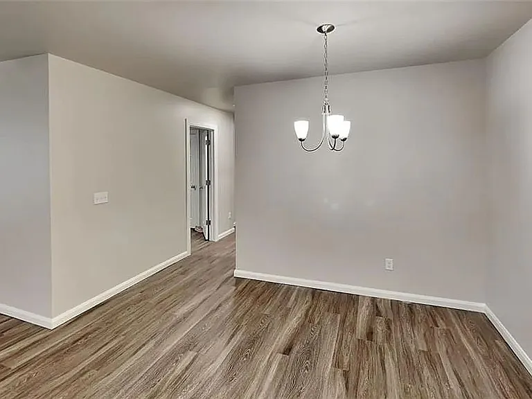 1104 Ashton Ln — Photo 17
