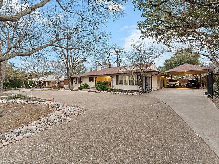 6806 Royal Ln — Photo 8