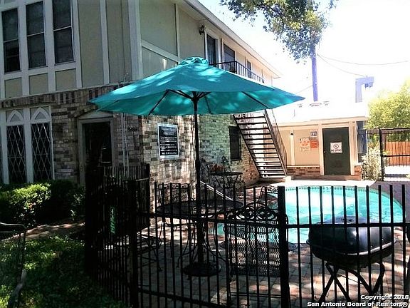3rd image of 2811 Woodbury Dr
