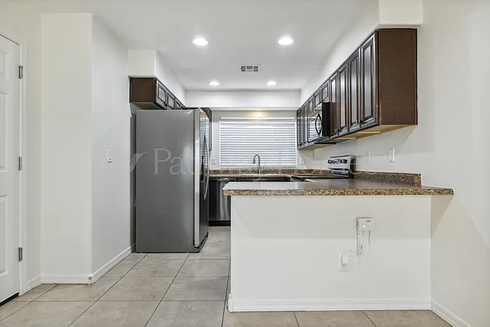207 W Latona Rd — Photo 10