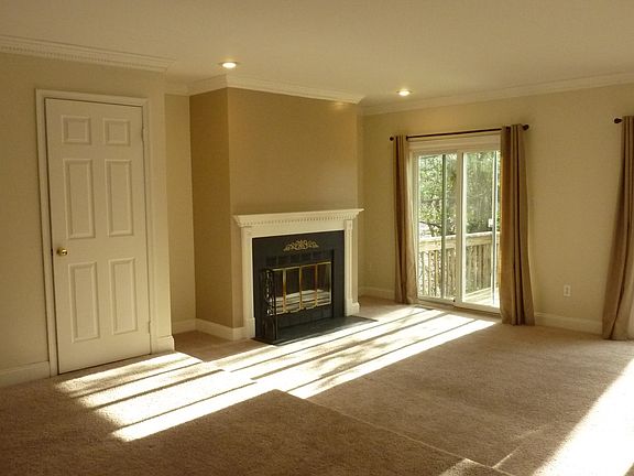 Living/dinning room - Deck access