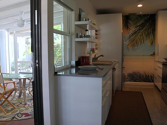 2nd image of 921 S Lakeside Pl