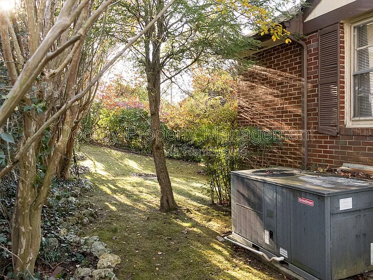 1711 Ashton St — Photo 34