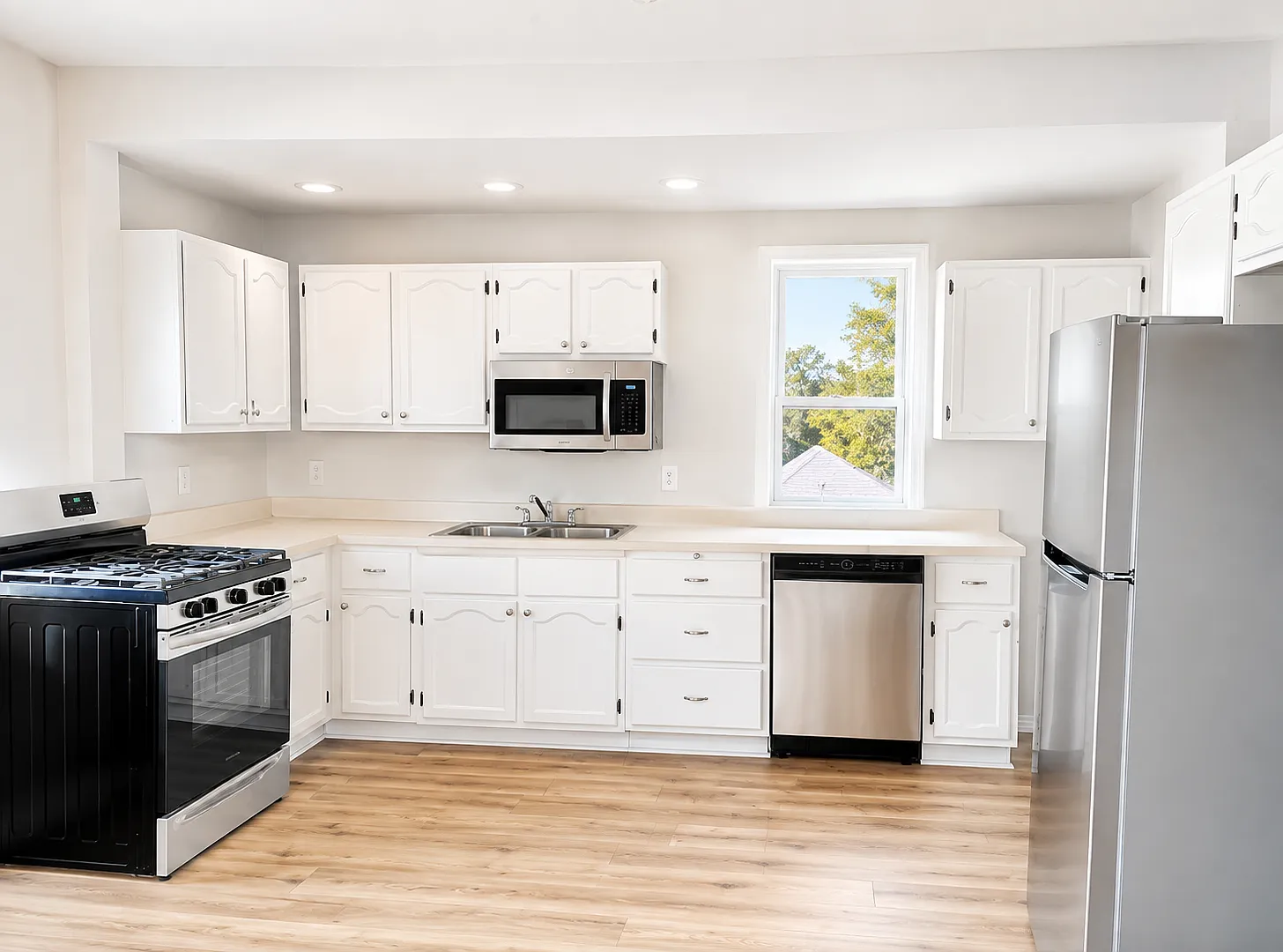 3 bed, 1631 sqft, $1,600 — Photo 2