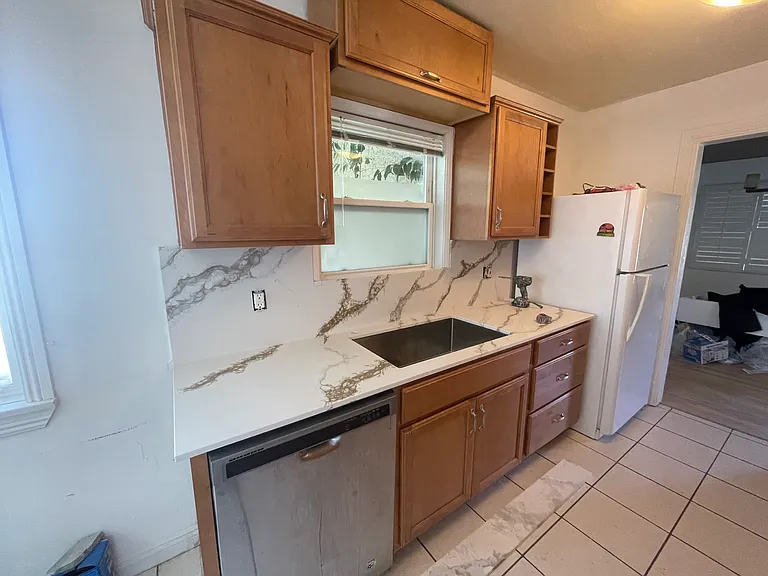 7415 Amestoy Ave — Photo 3