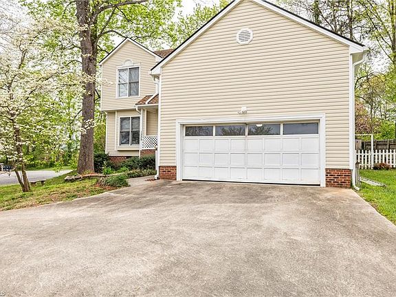 2nd image of 1529 Chimney Rock Dr