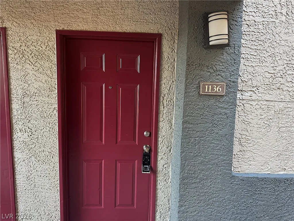 1 bed, 1.0 bath, 730 sqft, $1,300 — Photo 2