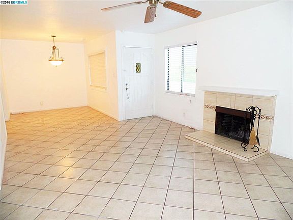 3rd image of 113 Sunset Dr