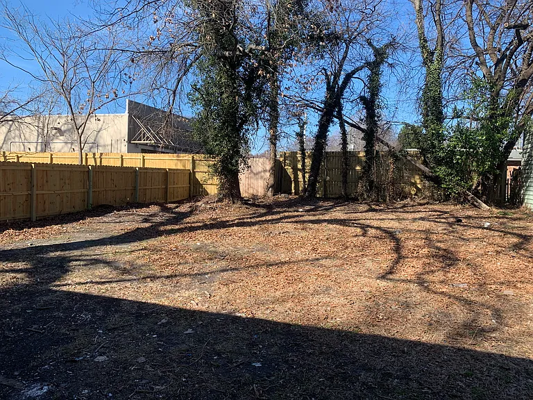 511 Park Ave — Photo 20