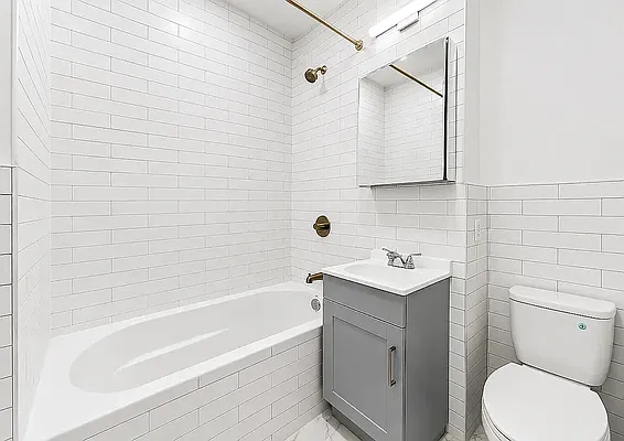 Bathroom, photo 1