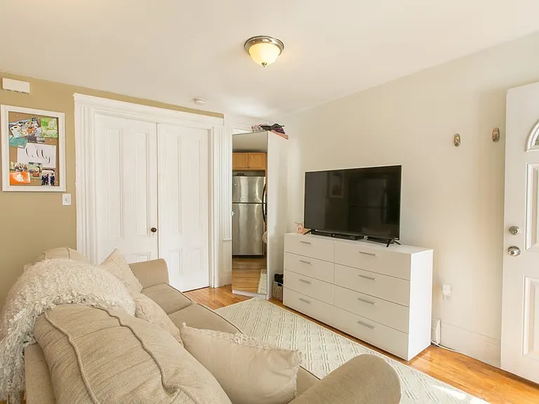 9 Auburn Ave #1 — Photo 3