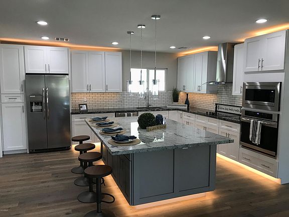 2nd image of 1702 W Clarendon Ave