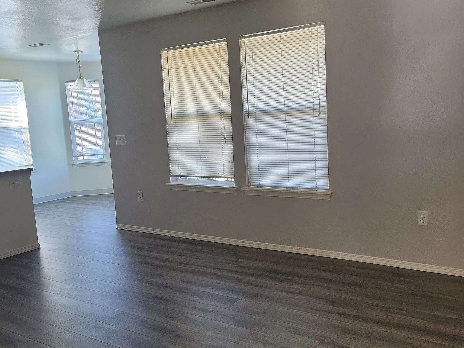2 bed, 900 sqft, $1,370 — Photo 2